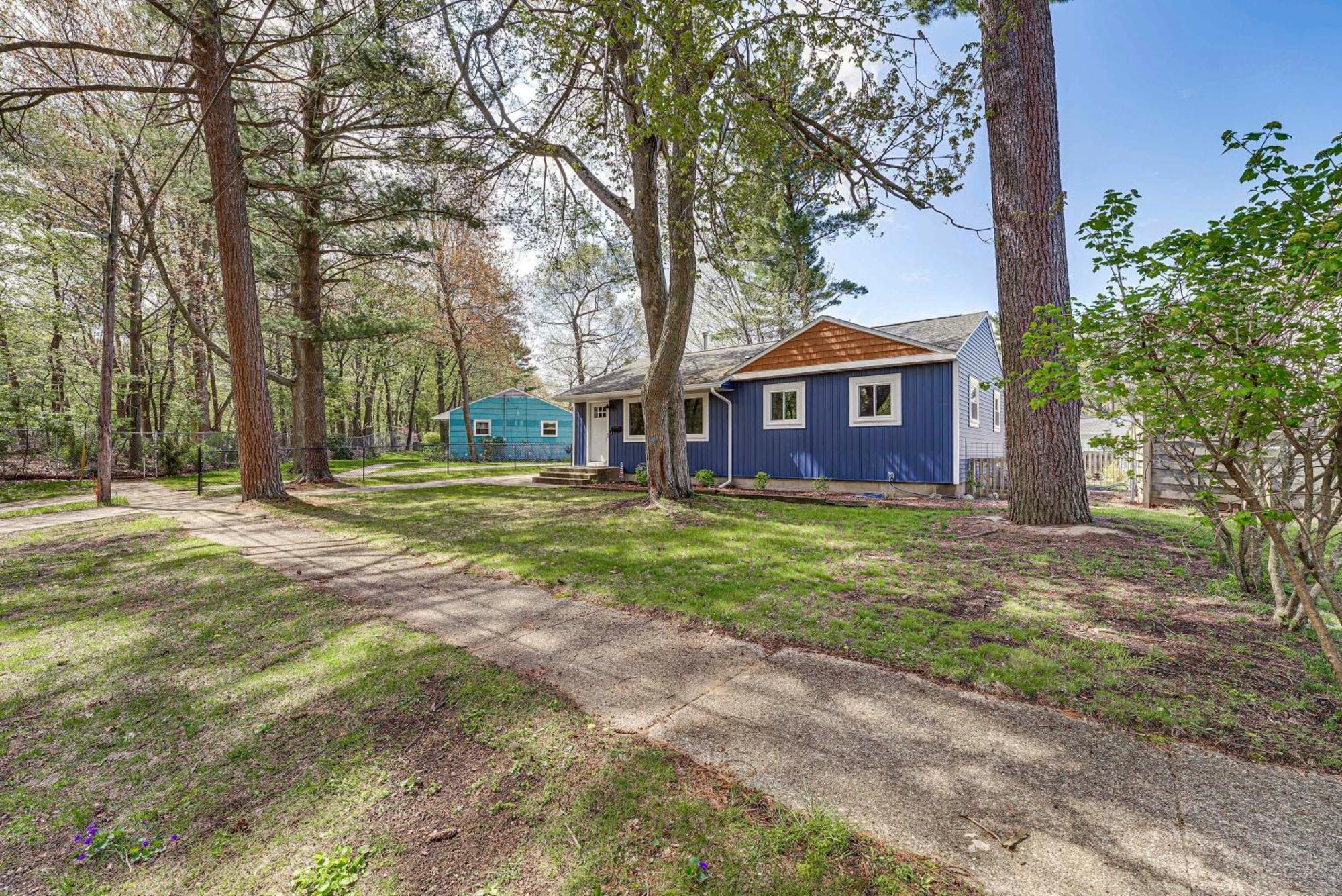 Walk To Beach Lake Michigan Getaway! Muskegon Exterior photo