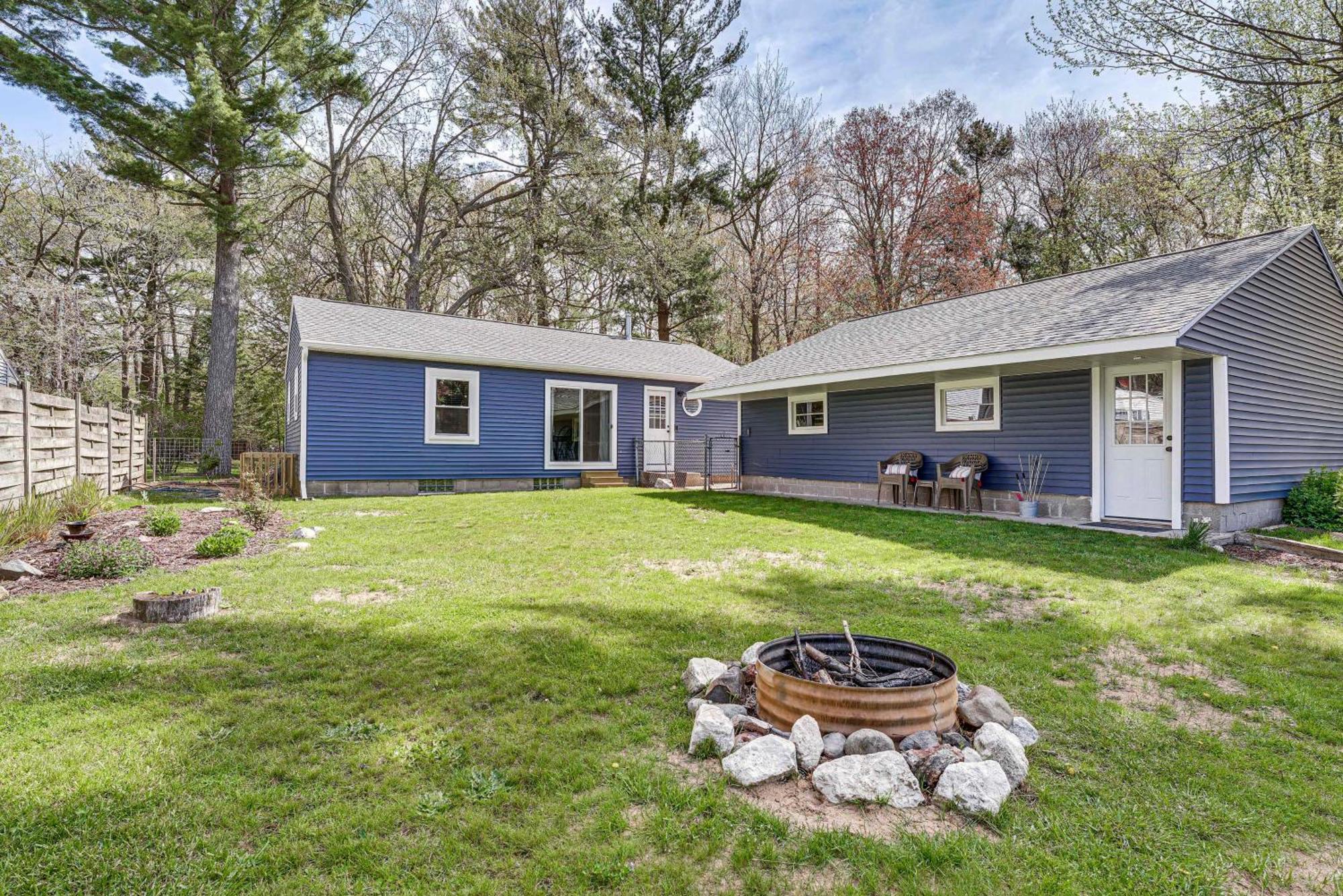 Walk To Beach Lake Michigan Getaway! Muskegon Exterior photo